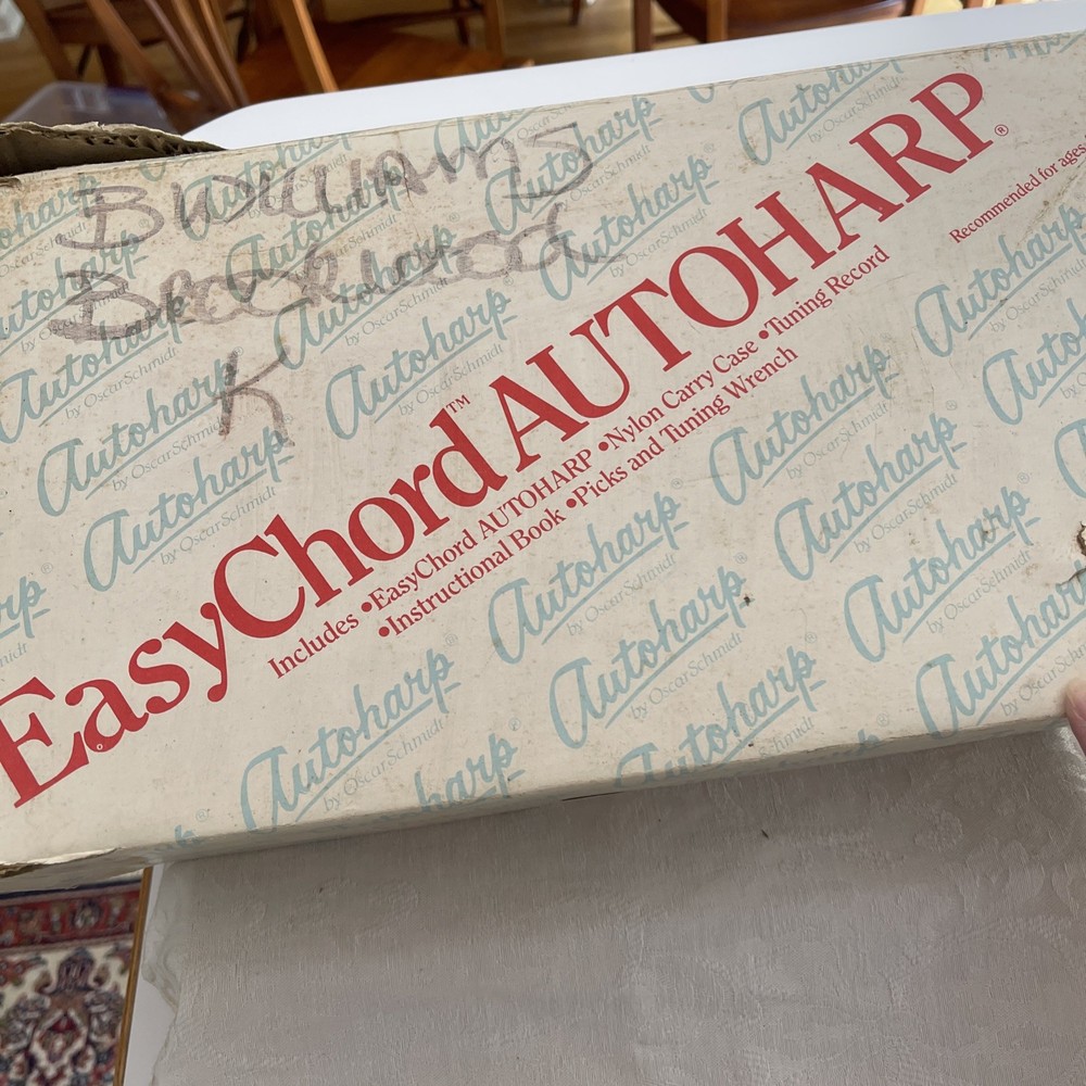 OSCAR SCHMIDT AUTO HARP 6 CHORD 18 STRING