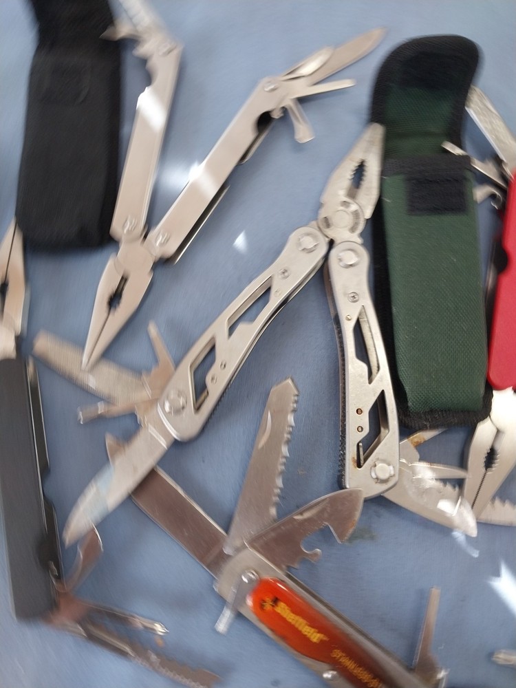 6 multi tools pliers knife screwdriver's file Etc.