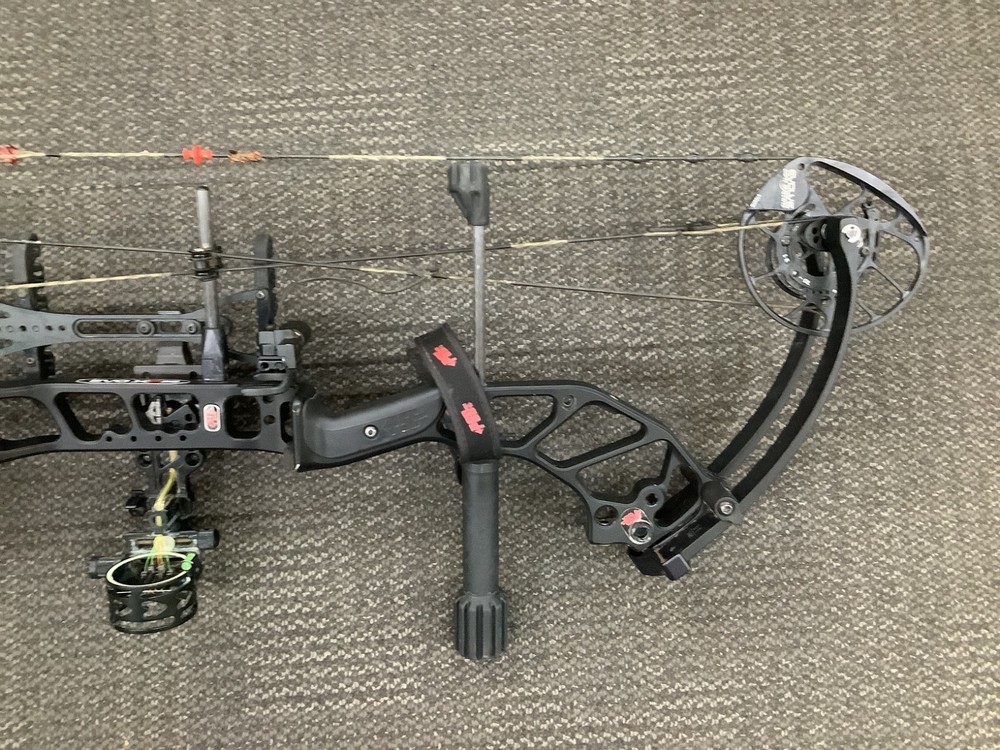 PSE EVO XF30 Right Handed Black Compound Bow