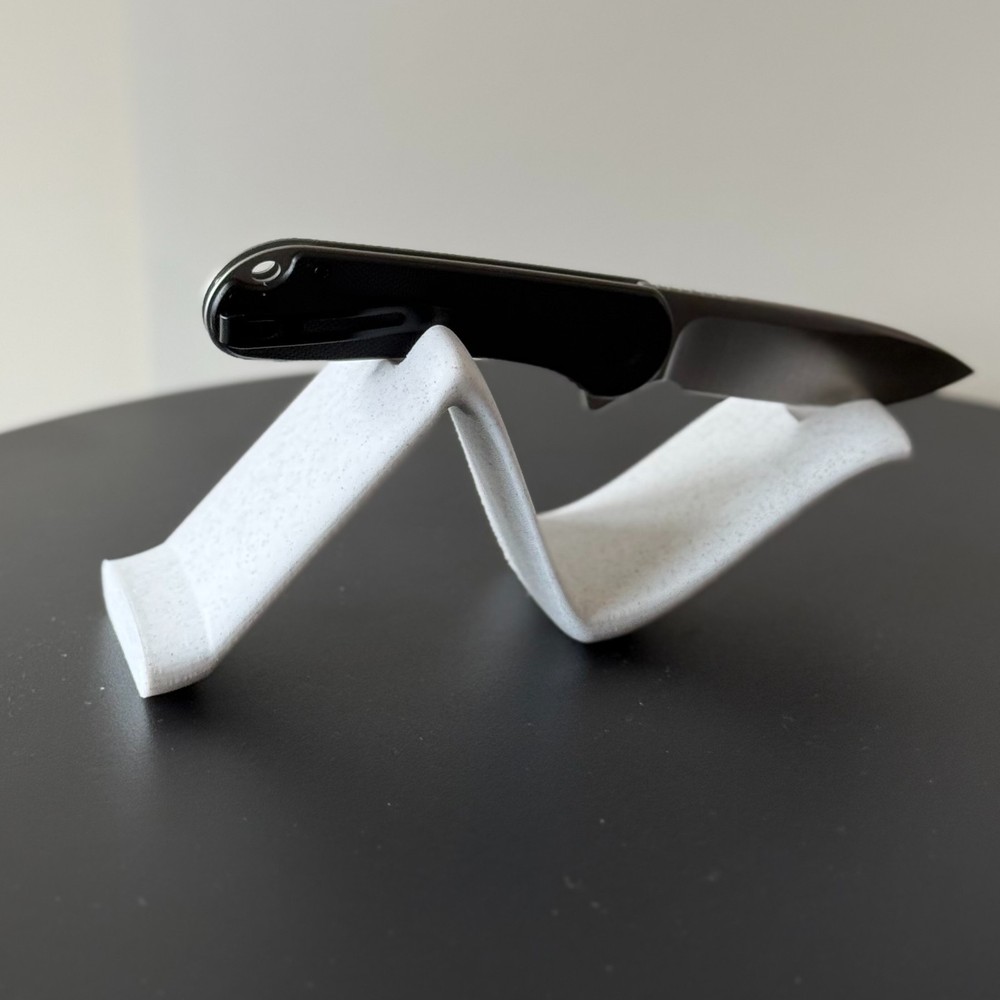 3D Printed Wave Knife Stand - EDC Knife Display Holder - Vanilla Chip PLA