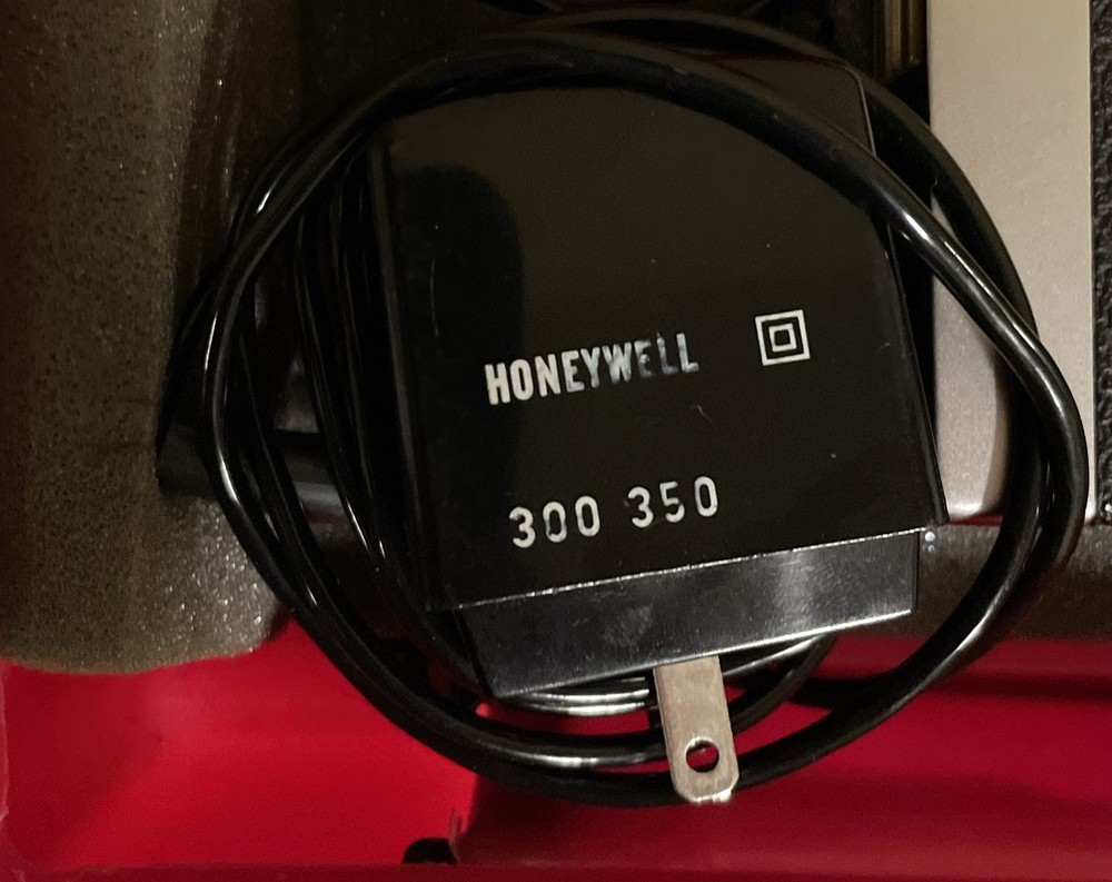 Honeywell Strobe Camera Flash With Case, Adapter & Cords