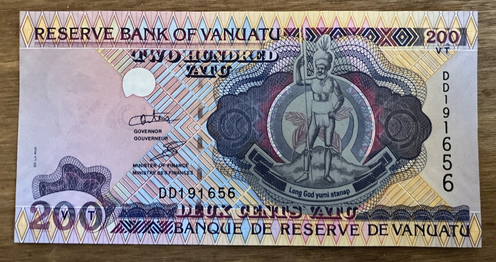 Vanuatu Banknote. 200 Vatu. Dated 2006. Unc. P8c