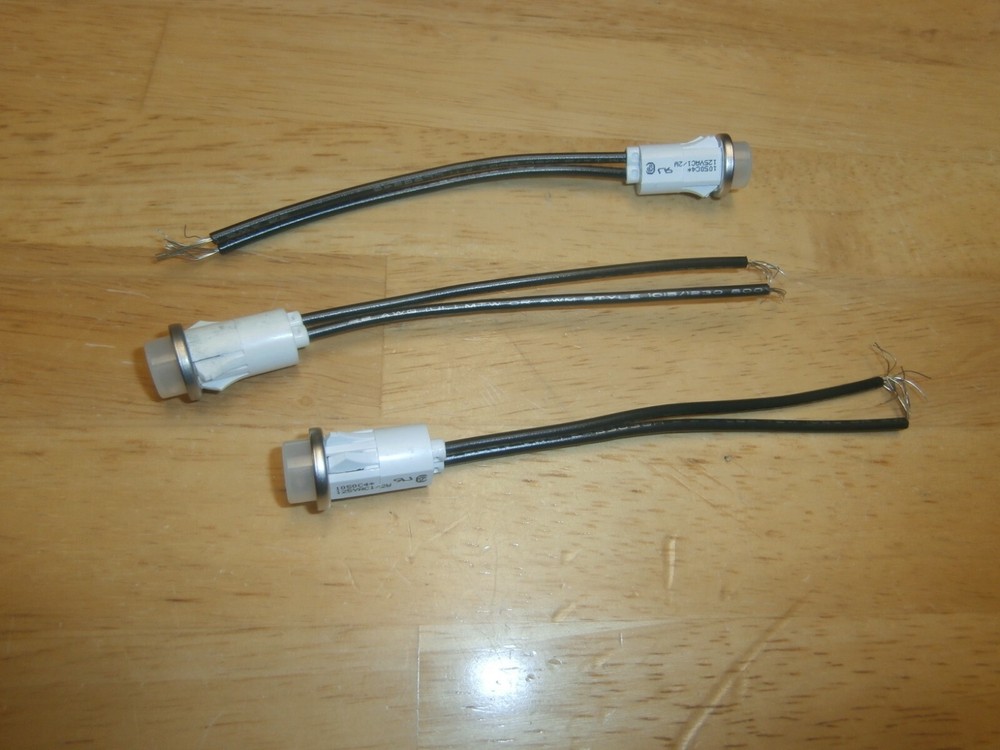 LOT/3 IDI 1050C4 WHITE 125 VOLT PANEL INDICATOR LAMP ASSEMBLY,NOS