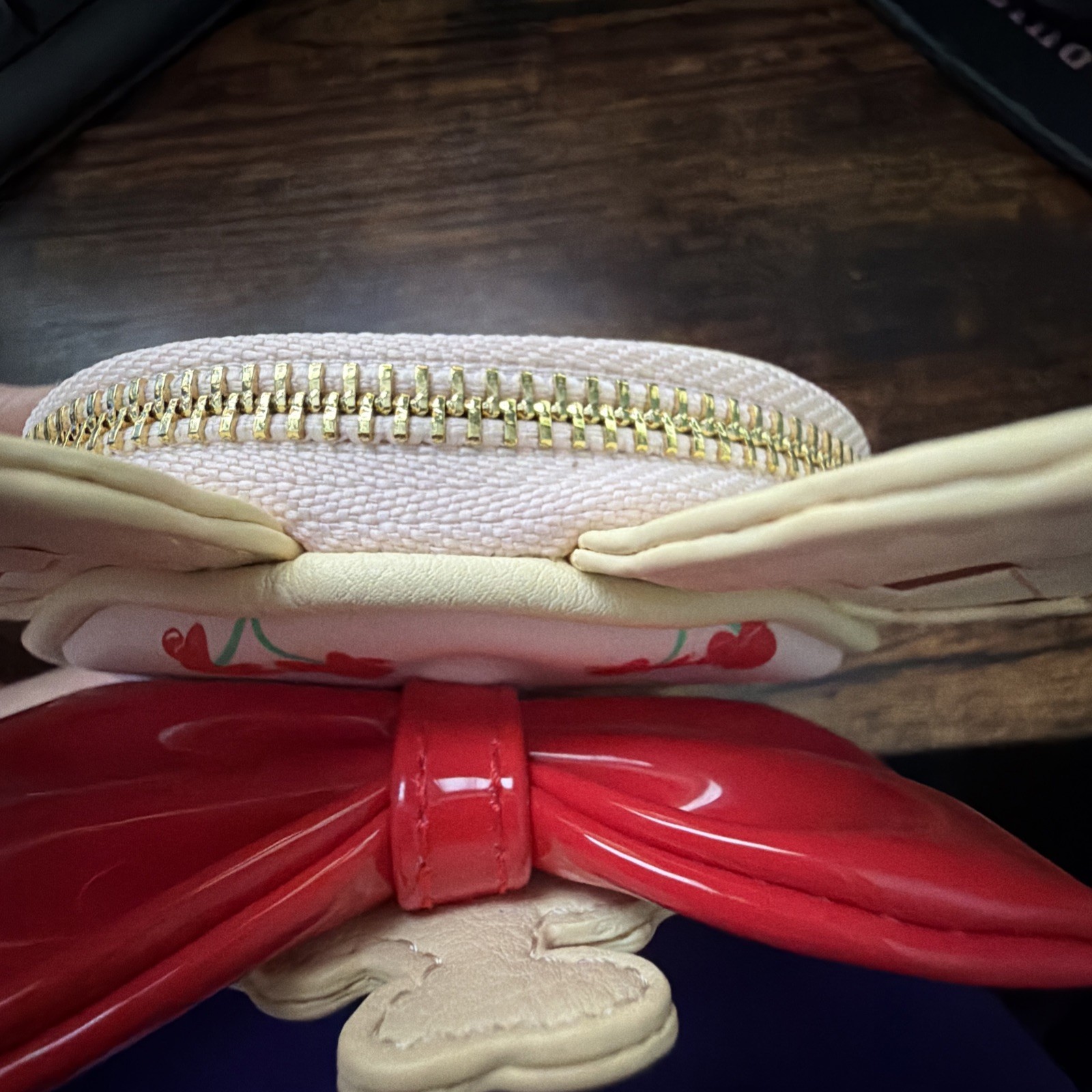 Loungefly Disney Minnie Mouse Cherry Pie Coin Purse Zip Around Pouch With Strap