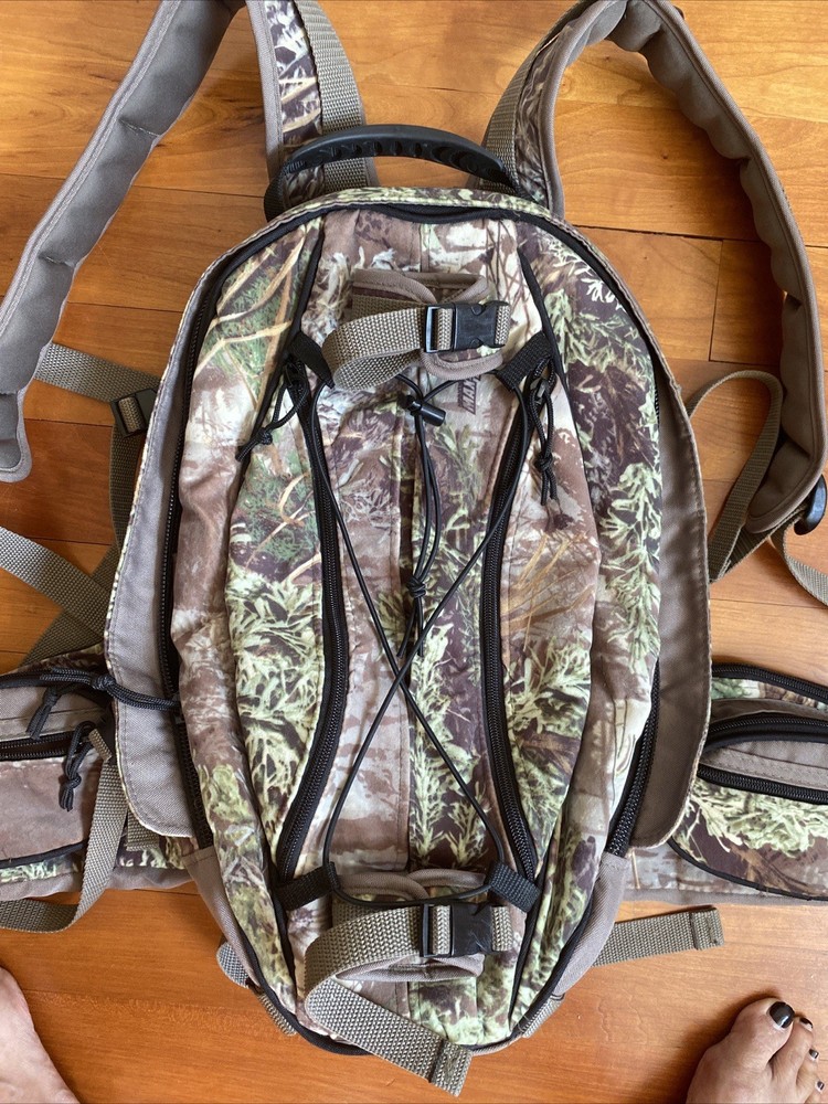Horn Hunter Main Beam (?) Back Pack Mossy Oak Infinity
