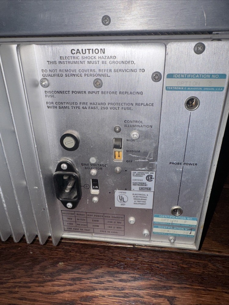 Tektronix 7704A Analog Oscilloscope System (powers On) Un-tested