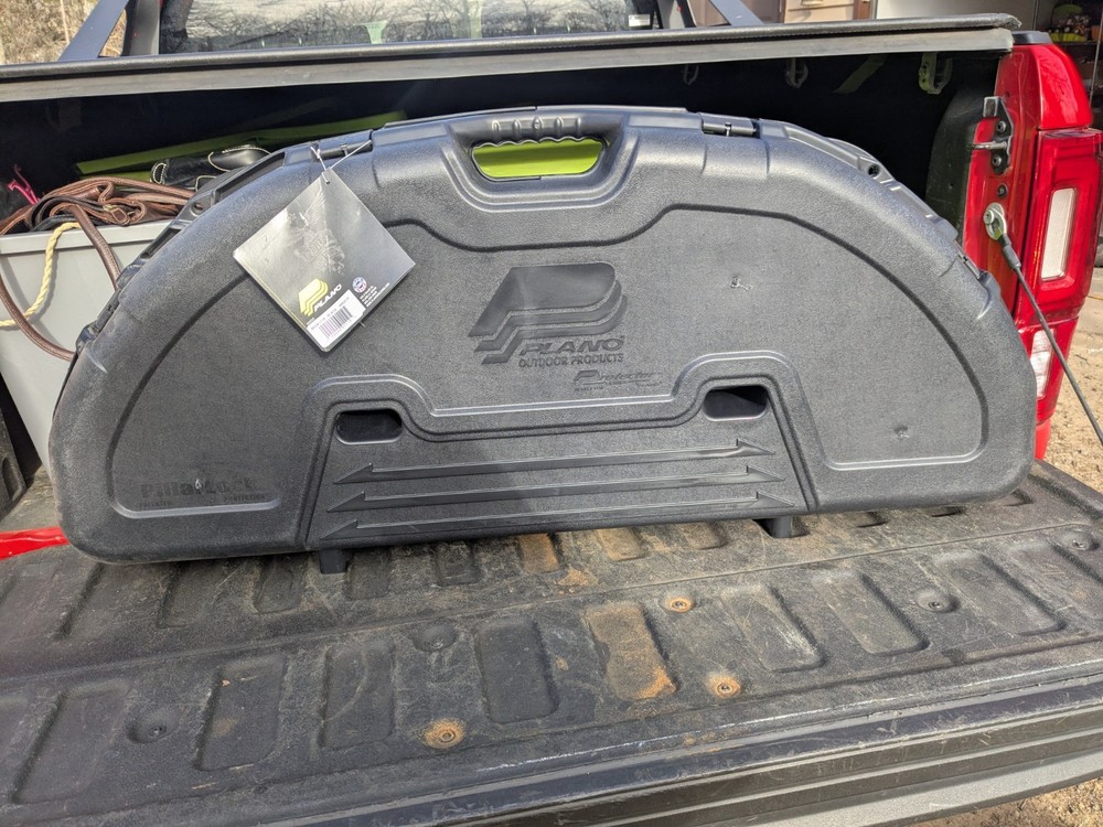 plano compact bow case