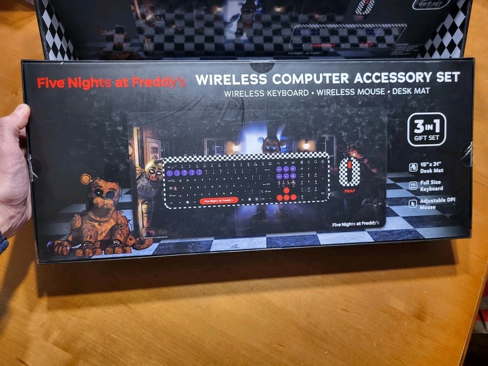 Five Nights at Freddy's Wireless Computer Accessory Set Keyboard Mouse Desk Mat