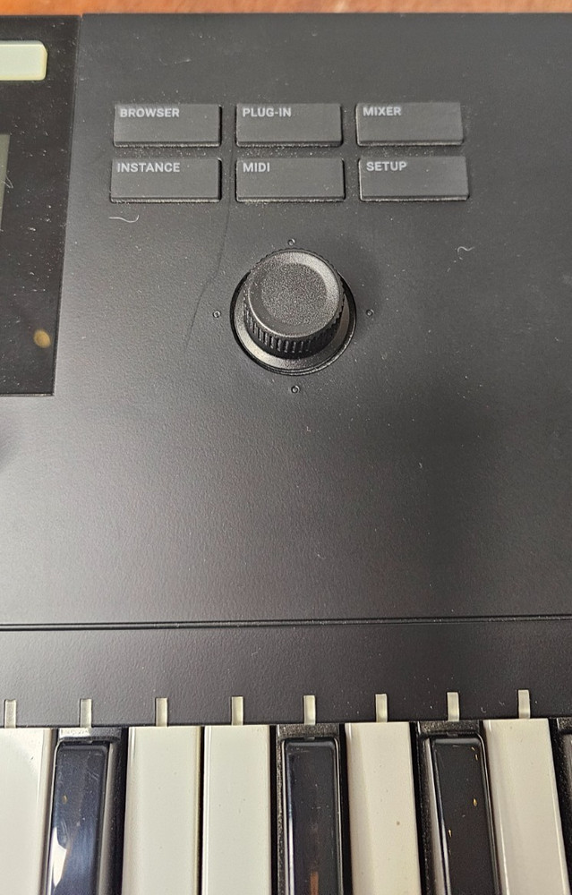 Native Instruments Komplete Kontrol S61 MK2 61 Key Keyboard Controller EUC Works
