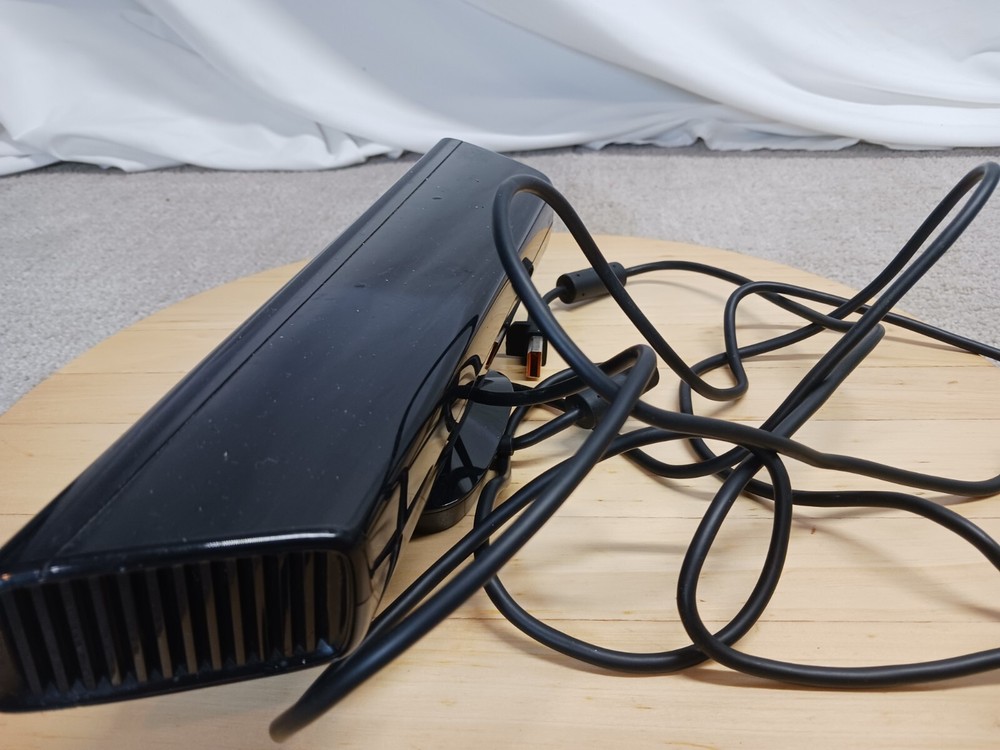 Microsoft 1414 Xbox 360 Kinect Sensor Bar Camera Only Black Used