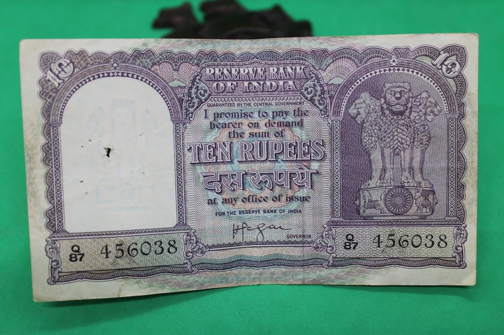 1953 India 10 Rupees Q87456038