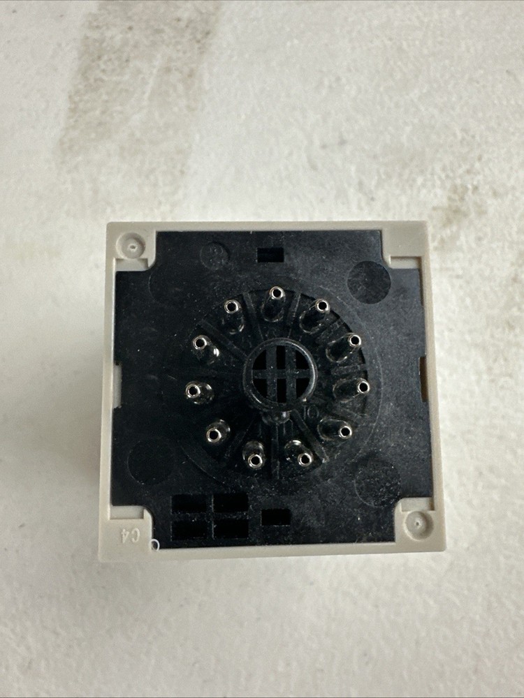 Omron H3CR-A Timer