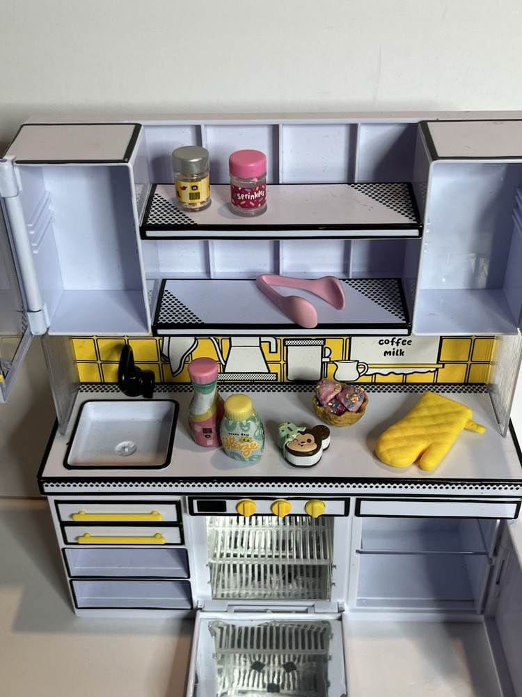 MGA's Miniverse Make It Mini Kitchen Only. Oven Light Working. See Pics.