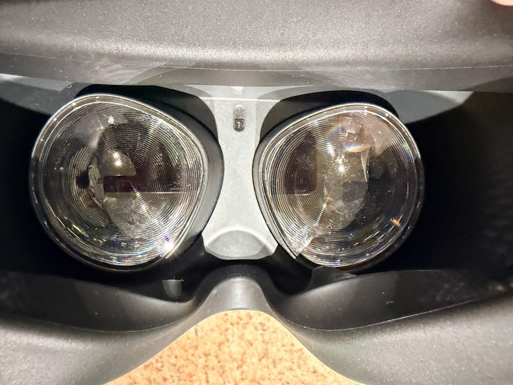 Meta Oculus Quest 2 VR Headset + Controllers – Excellent Condition – Orig Strap