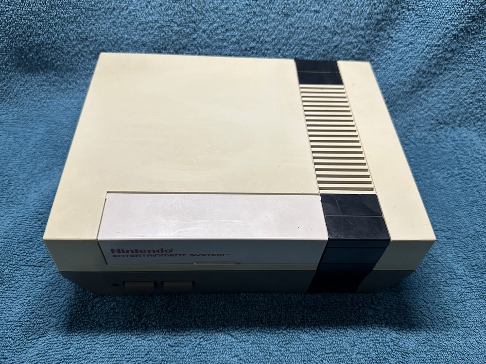 Nintendo NES System Mario Games 2 Controllers Zapper Cords Tested