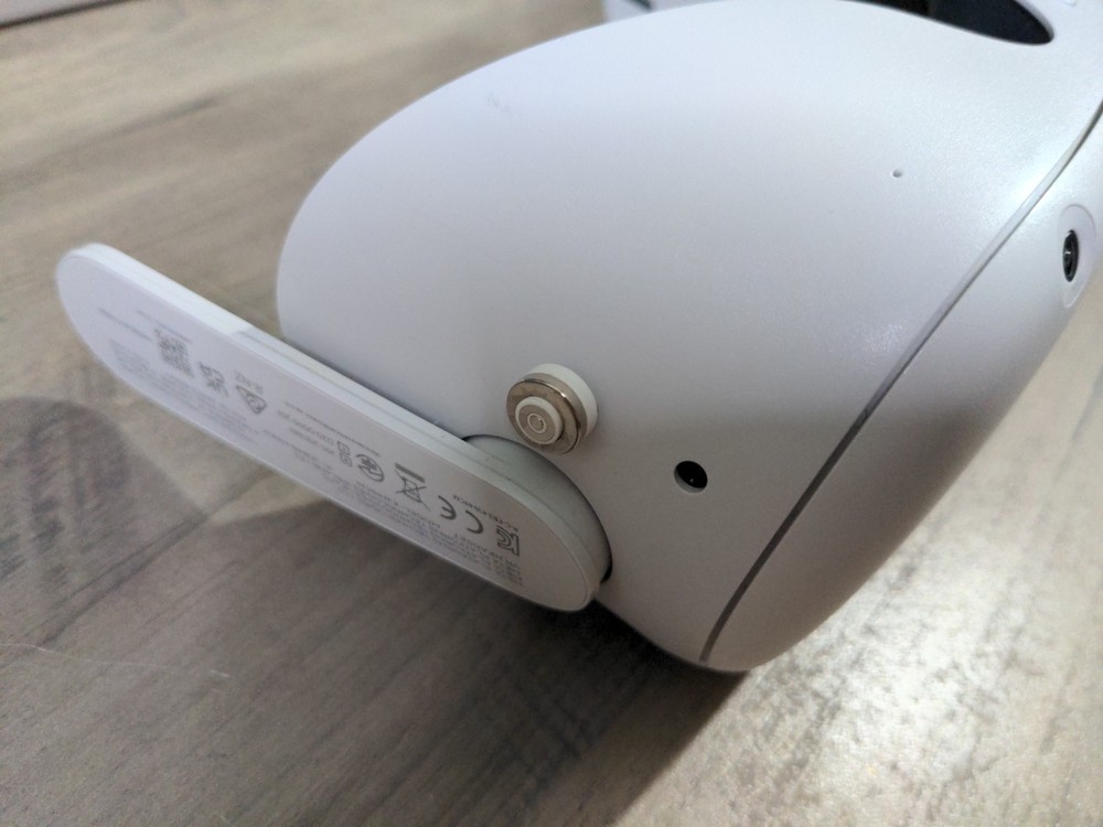 Oculus Meta Quest 2 VR Headset 128GB + Controller Pair + Anker Charger