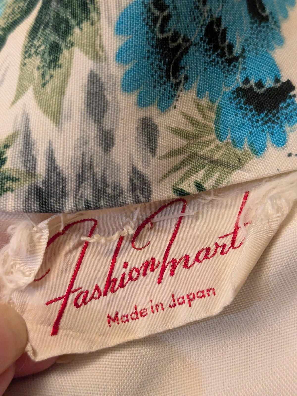 VTG Fashion Mart Belted Kimono w/ Flowers, Bridges and Japanese Houses