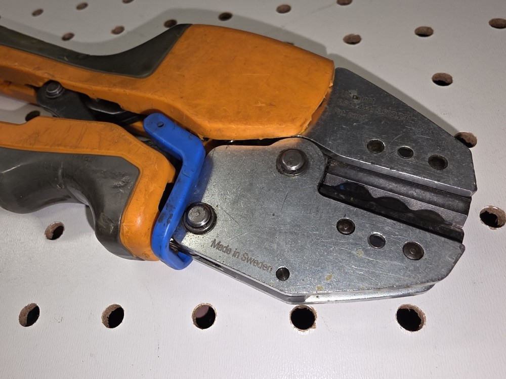 ERG 4255 STAKON Thomas & Betts crimper