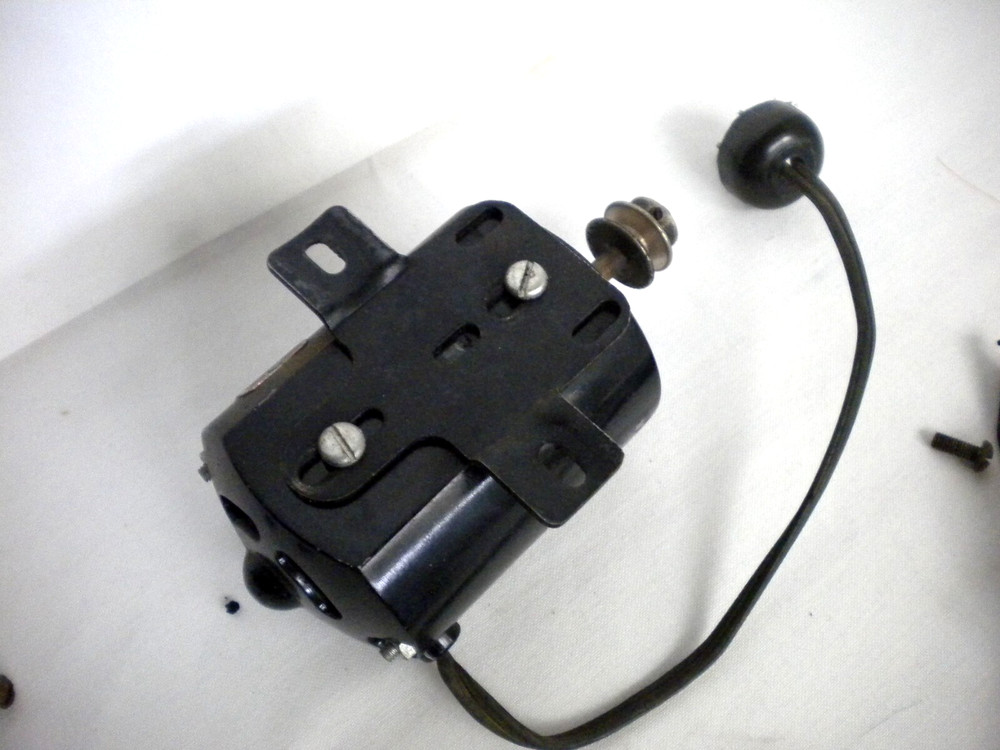 White FR Sew Machine Motor, Light, Foot Control w/Wall Plug & Motor Light/Socket