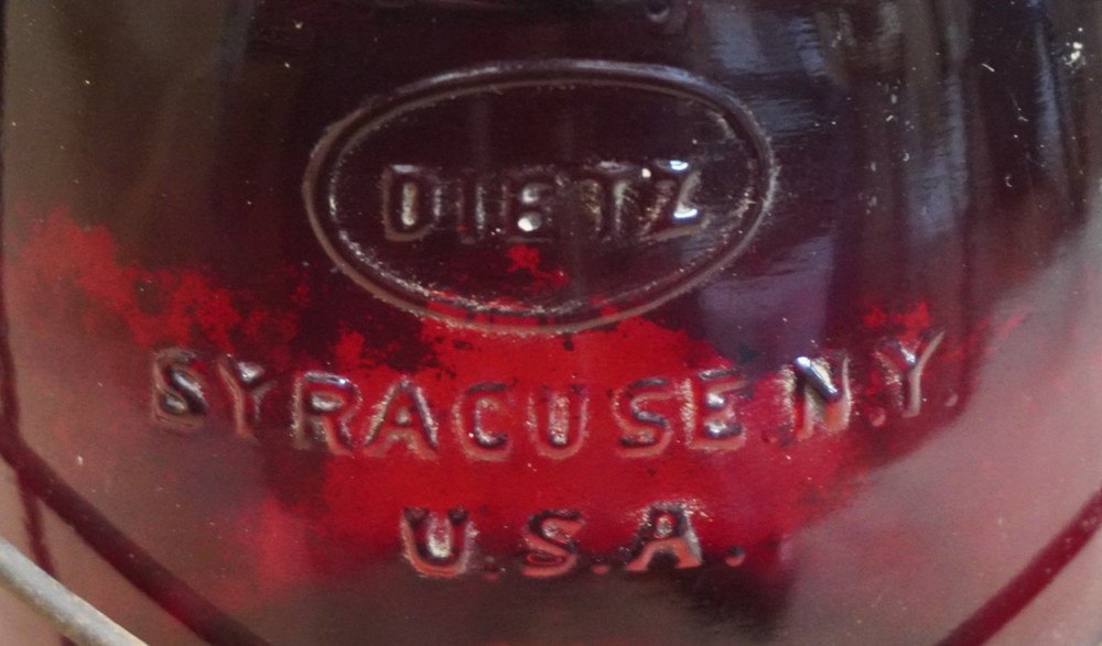 Dietz Little Wizard Lantern Red Globe