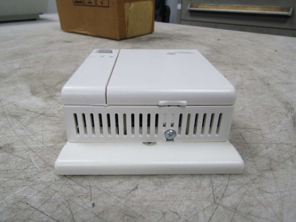 💥NEW JOHNSON CONTROLS WALL MOUNT TEMPERATURE CONTROLLER TE-67NP-2B00