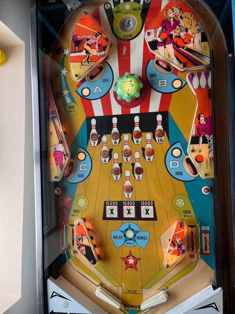 Pinball machine, complete with documents, working, full size