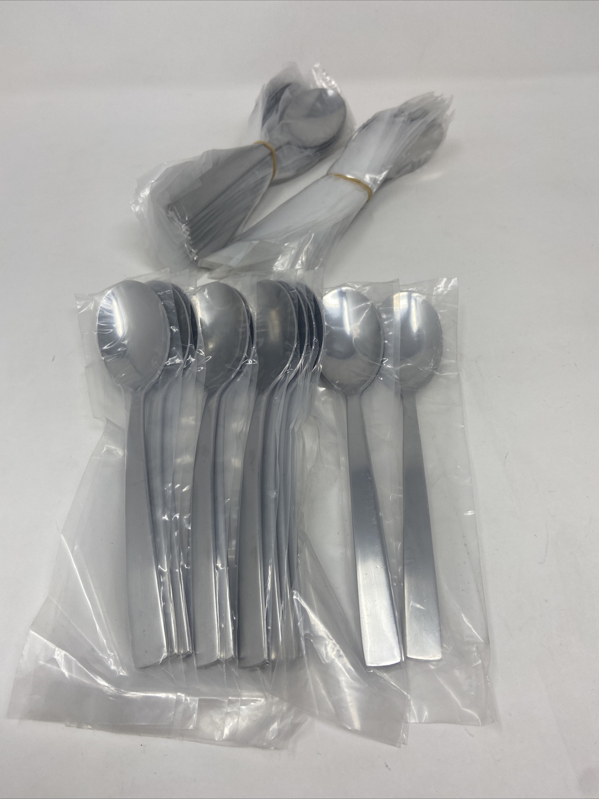 World Tableware 962 002 Oceanside 7-1/4" Dessert Spoon Box Of 3 Dozen NEW