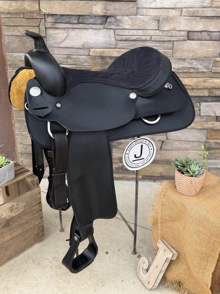 17” Wintec W Trail Saddle, , Lightweight, Black , Clean ☀️