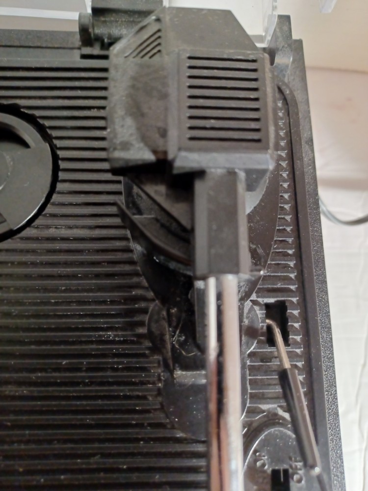 1 BY ONE Record Player MD-920 In Good Condition