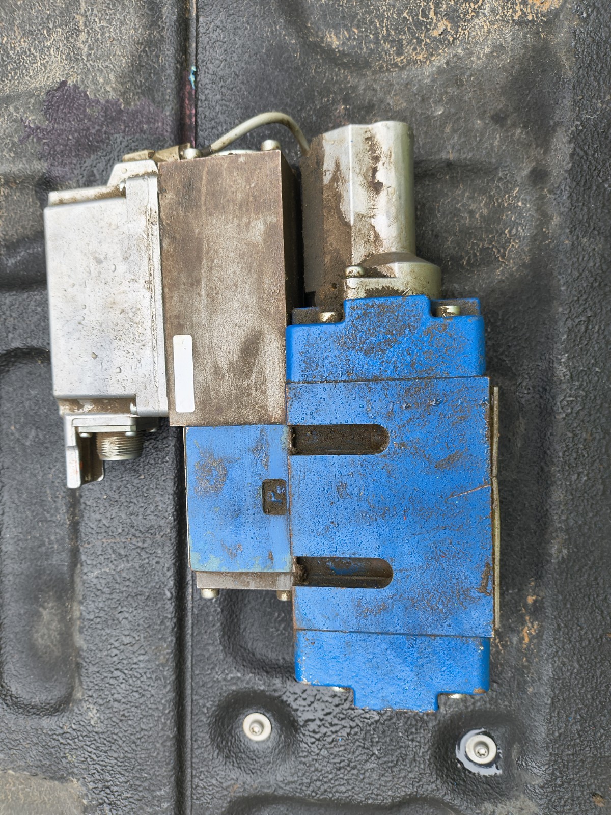 Bosch Rexroth Solenoid 2-Spool Hydraulic Valve 315bar 315l/min 0 811 404 605