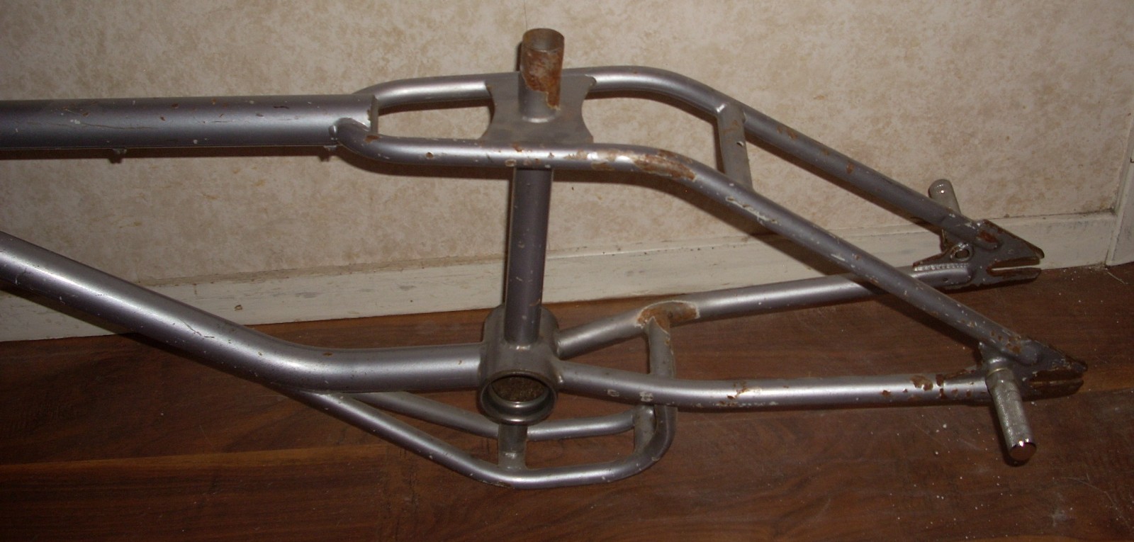 1991-1992 Diamondback Tailwhip Freestyle Bashguard Frame 20" BMX & Pegs