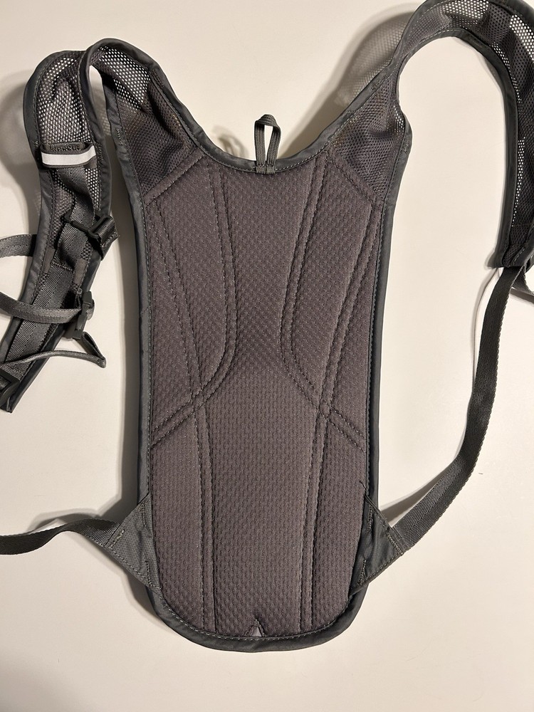 Camelbak Classic Yellow Gray Backpack Hydration Pouch Excellent Condition