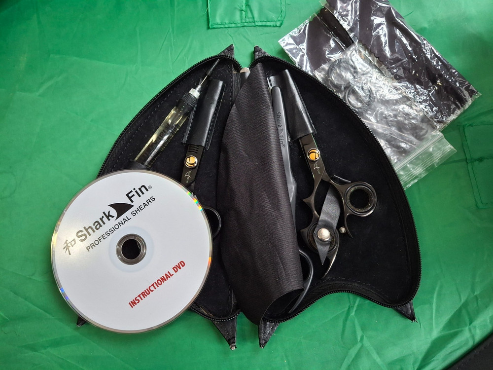 Sharkfin 440-A Scissors & Thinning Scissors Kit Includes DVD.