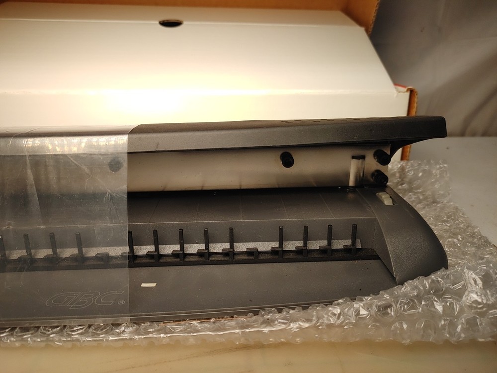 GBC Docubind Personal Presentation Binding System Machine Book Binder #7704100