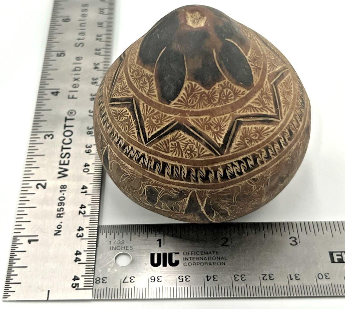VTG Peruvian Hand Carved Etched Gourd Mate Burilado Storyteller Folk Art 3.5"