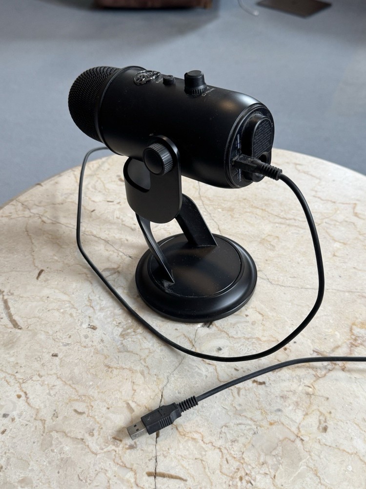 Logitech Creators Blue Yeti USB Microphone - Black Great condition