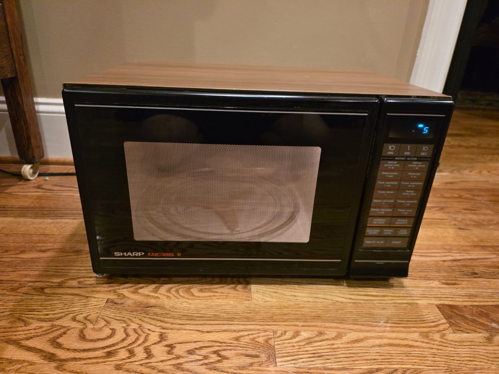 Vintage Sharp Carousel Microwave Oven Model R-4A70 1988 Faux Wood Grain CLEAN