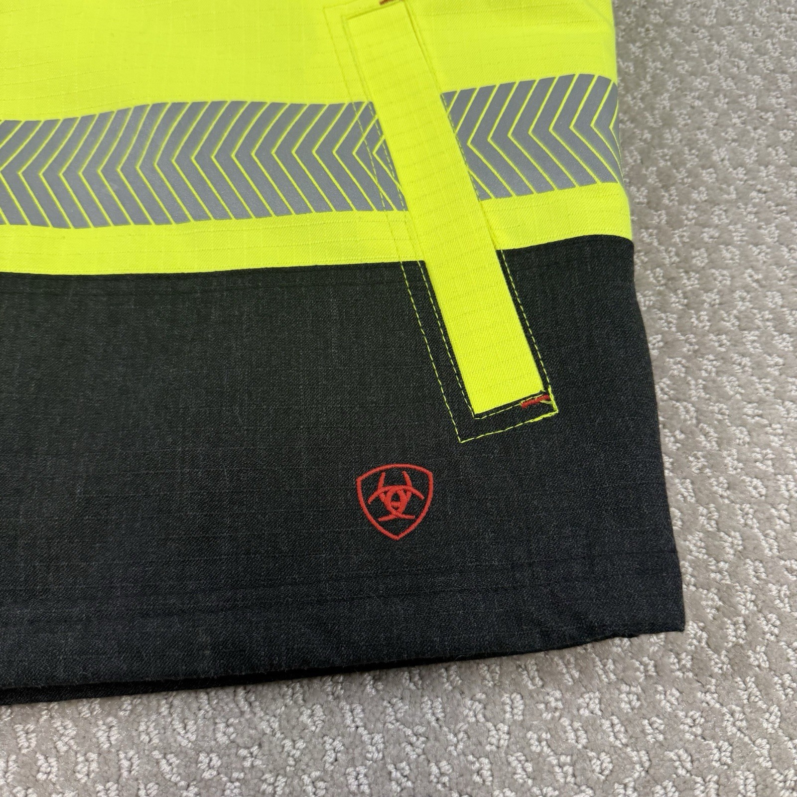 Ariat FR Men’s CAT4 Insulated High Vis Jacket Sz Medium Work Safety Full Zip