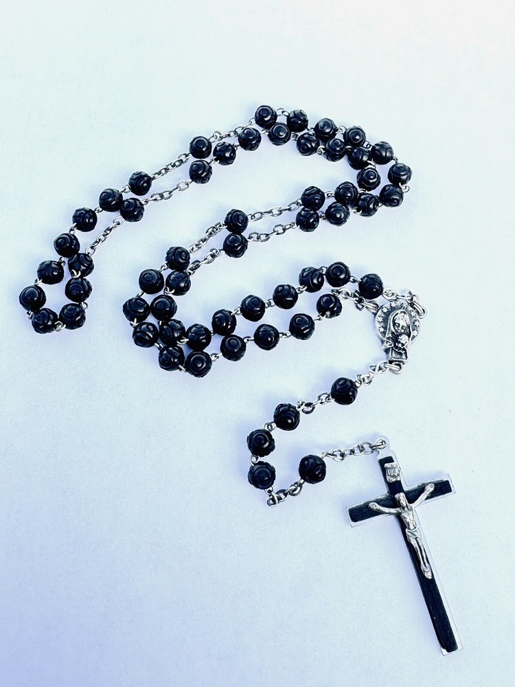 BEAUTIFUL Vintage Catholic Rosary Silver Tone Crucifix Black On Silver Cross
