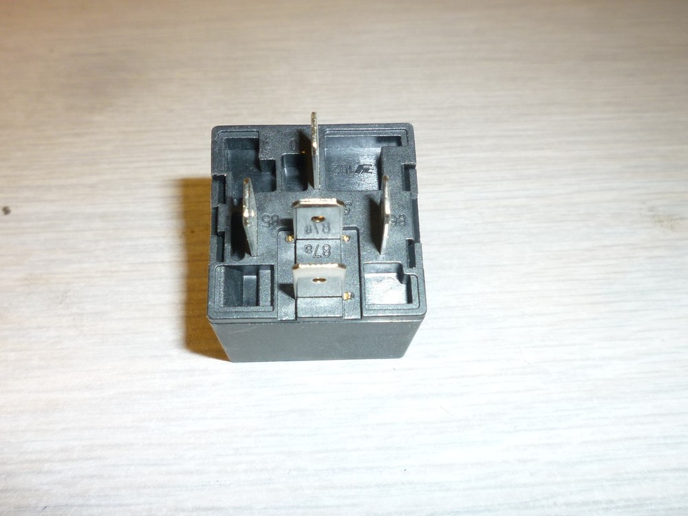 25 - MAGICAR -FIRSTECH COMPUSTAR STHR-110P -12F / 12V - 40A SPDT RELAY MODULE