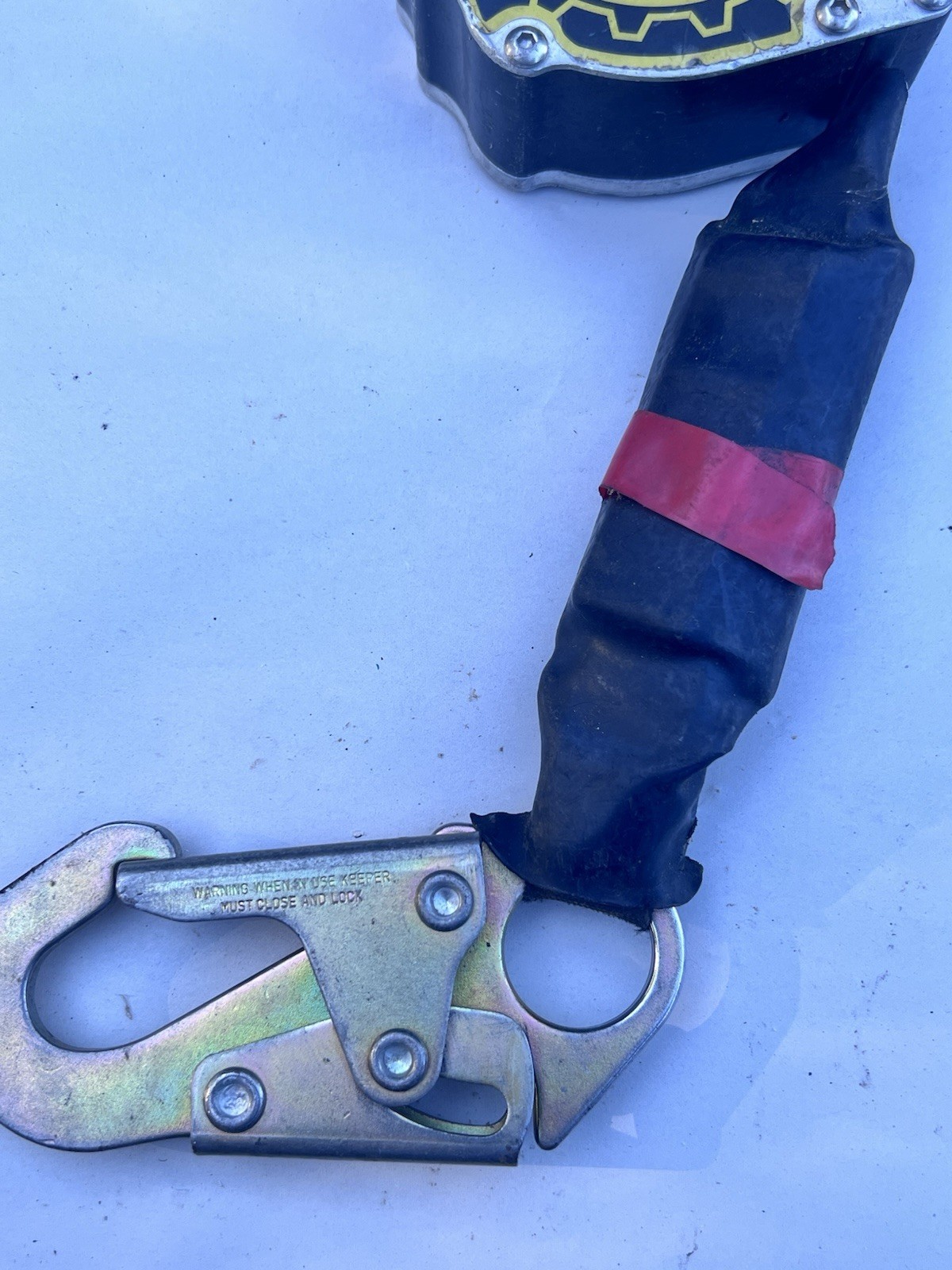 Guardian Fall Protection 11' Halo Web SRL 10900 & Carabiner Swivel Top Snap Hook