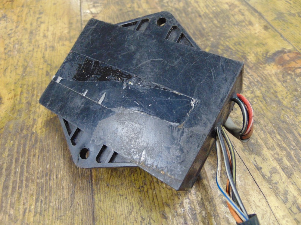 SUZUKI RGV250 VJ22 CDI UNIT CB1204