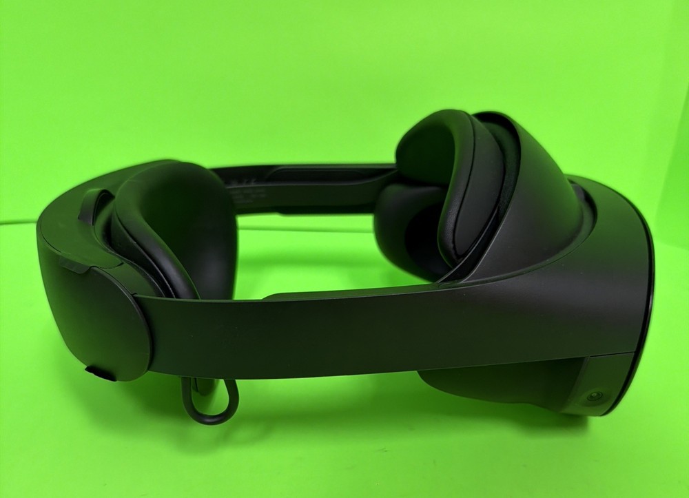 META Quest Pro 256GB VR Headset with Controllers and Charging Dock