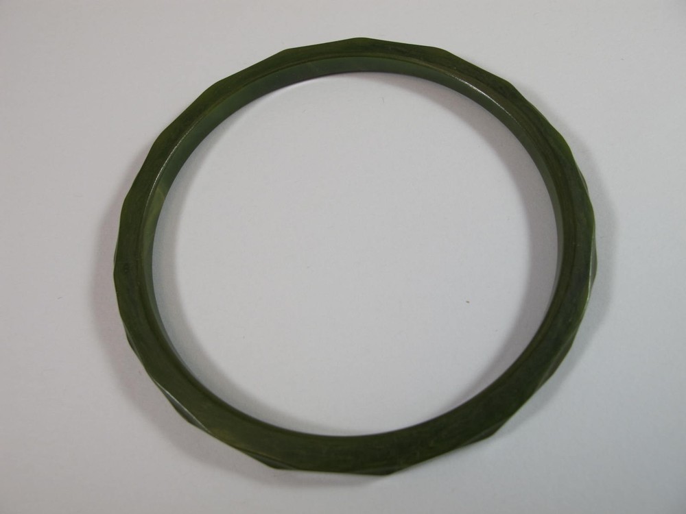 GREEN TESTED BAKELITE BANGLE BRACELET