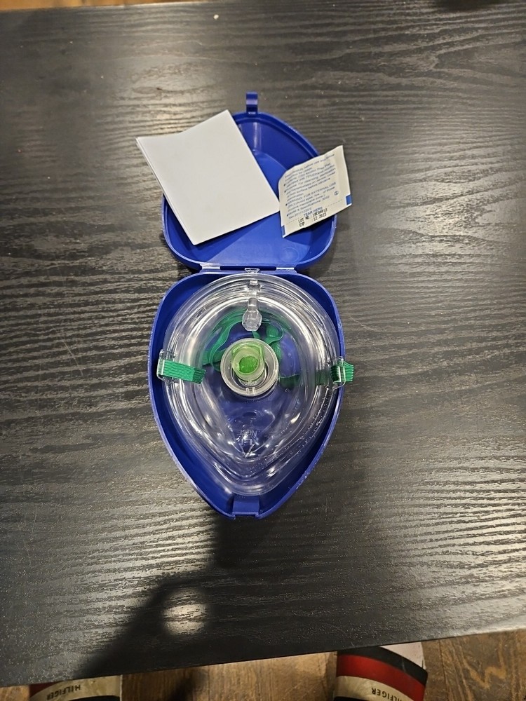 world point cpr mask with oxygen inlet