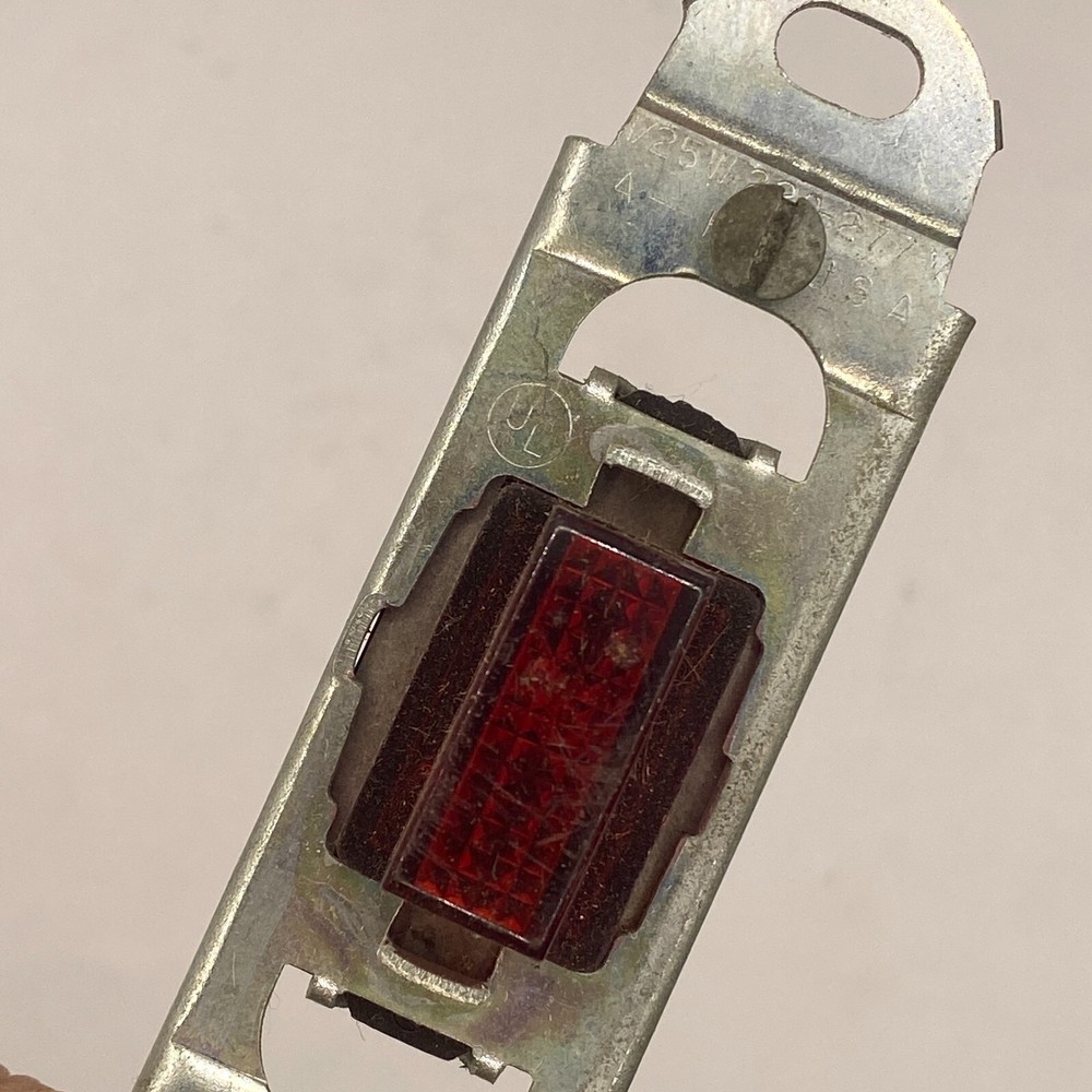 TOGGLE SWITCH 1/25W 220/277 RED BUTTON USA🔔