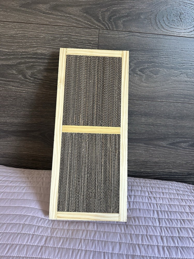 Refillable cat scratcher - engraved wood frame - cat scratching post -Handmade