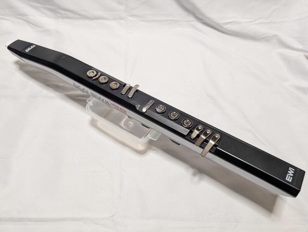AKAI Professional EWI USB Electronic Wind Instrument Controller w/ Box Strap