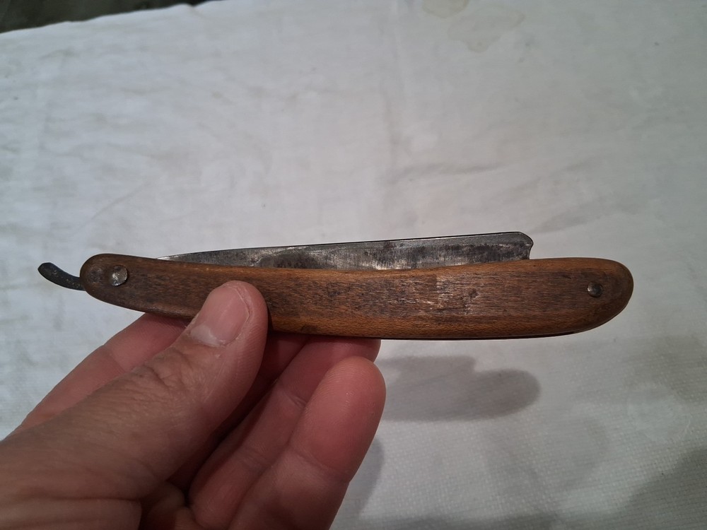 Adam Barlow Straight Razor