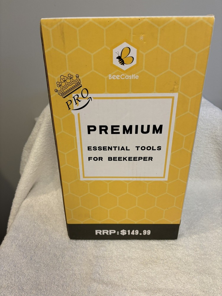Bee Keeping Essential Tools For Beekeeping By Bee Castle 14 Pc, NEW Retail $149